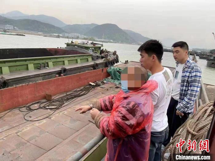 盗采富春江砂数万吨杭州警方摧毁一非法采矿团伙