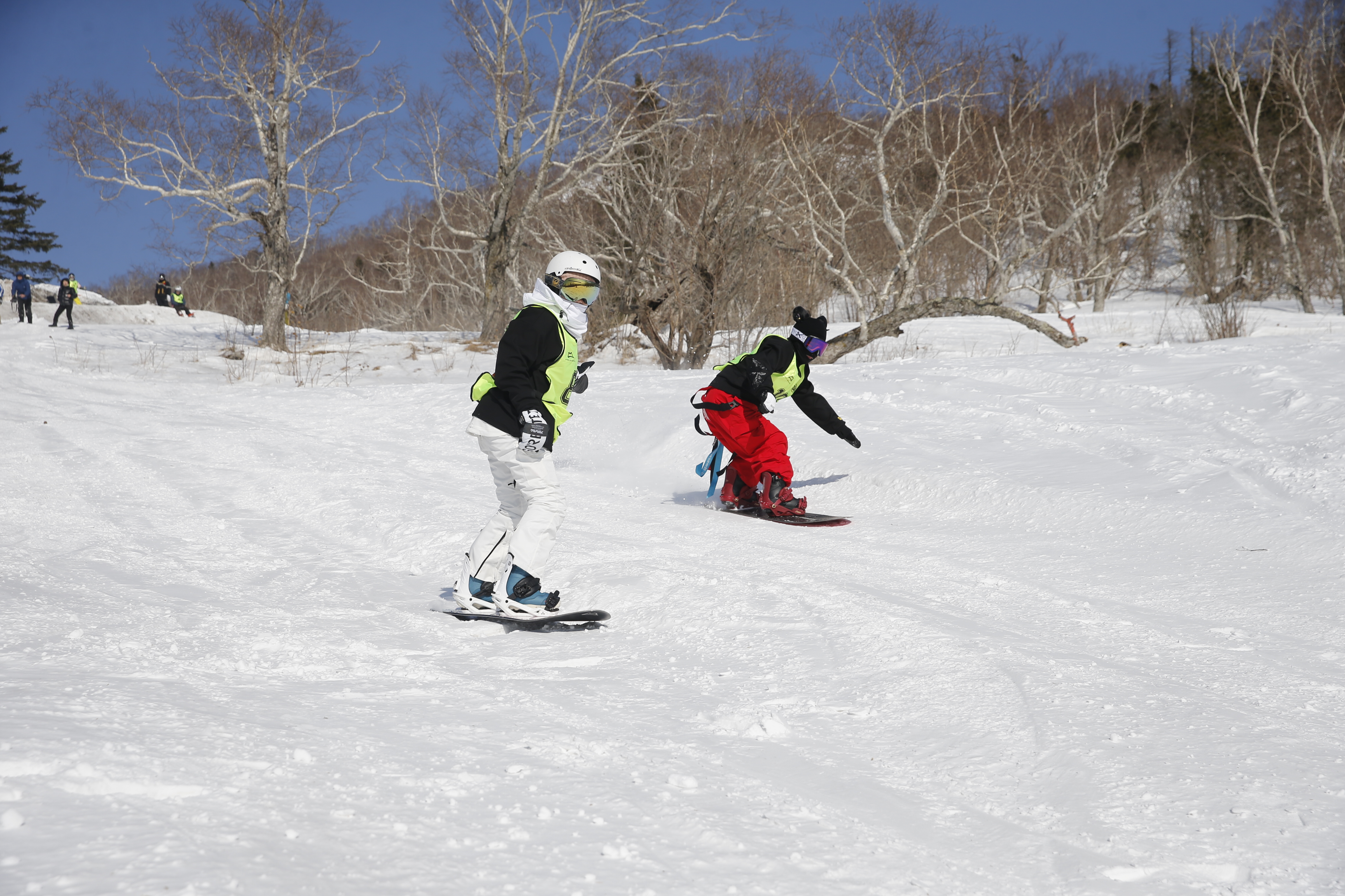 赏冰乐雪在龙江｜雪上飞！野雪滑雪爱好者竞技雪乡