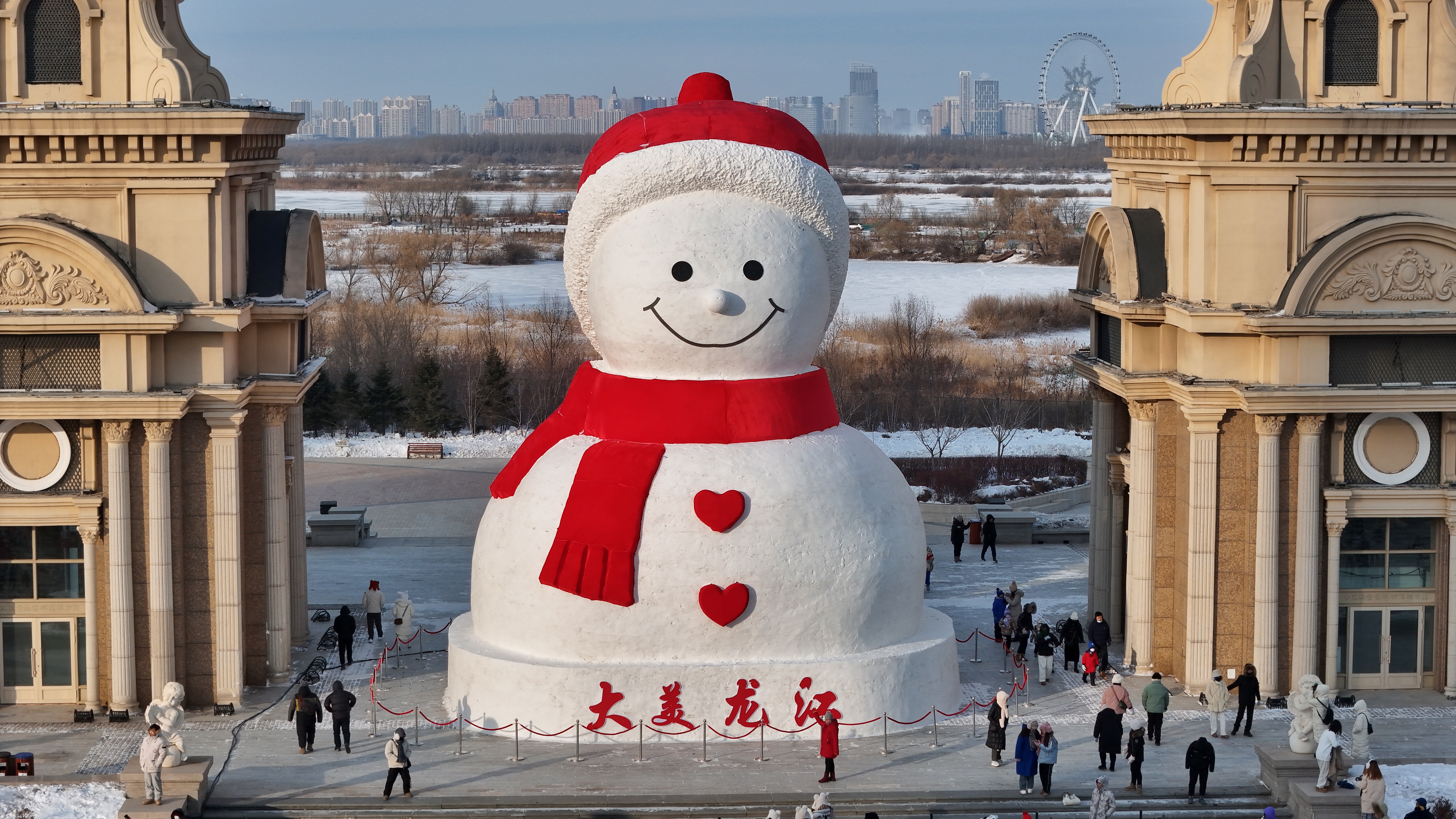 又双叒叕来了！“网红大雪人”揭幕