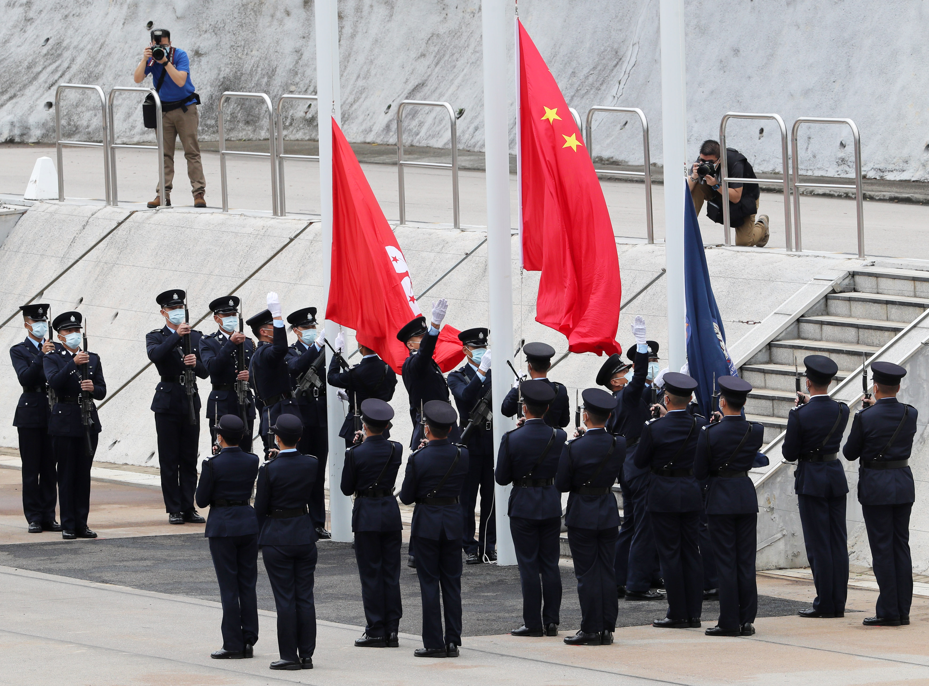 4月15日在香港警察学院拍摄的升旗仪式 新华社记者 罡钢 摄