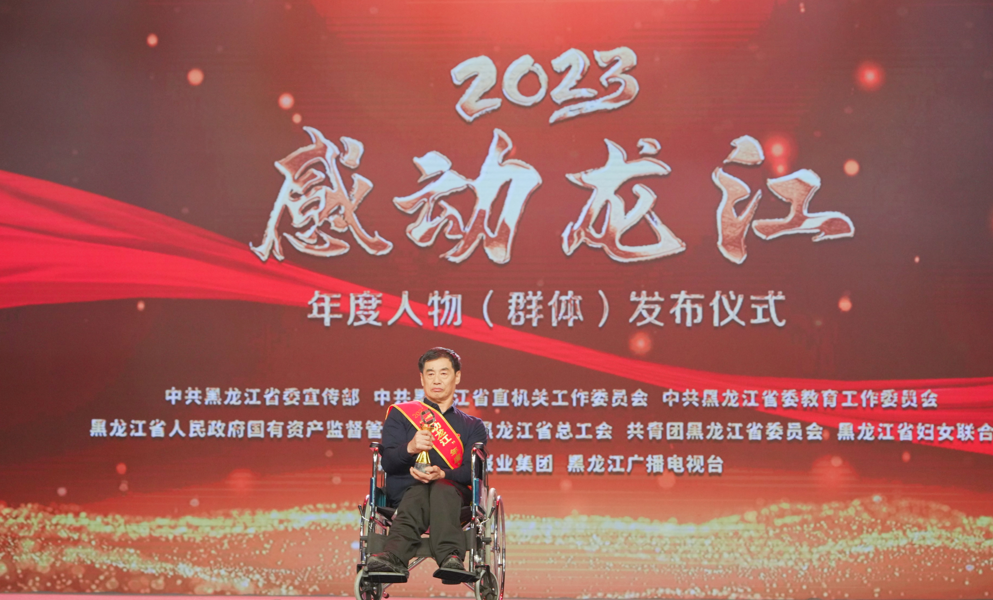黑龙江新闻网>龙江新闻>在佳木斯市桦川县城街头,人们总能看到一位