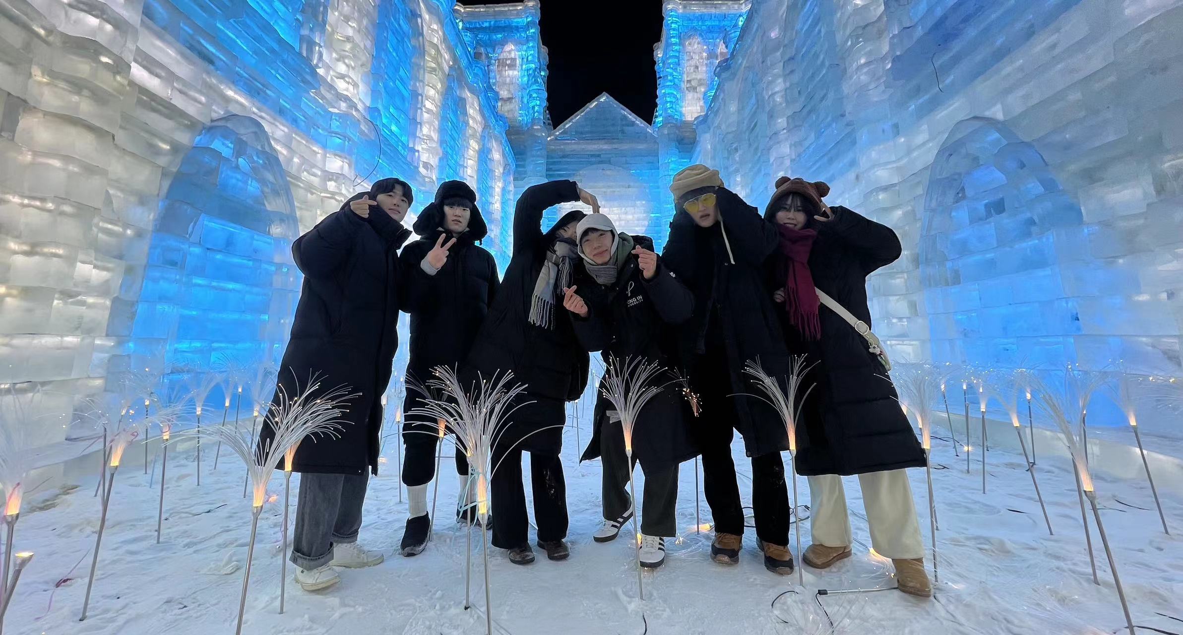 哈尔滨冰雪火爆出圈引韩国游客前来打卡