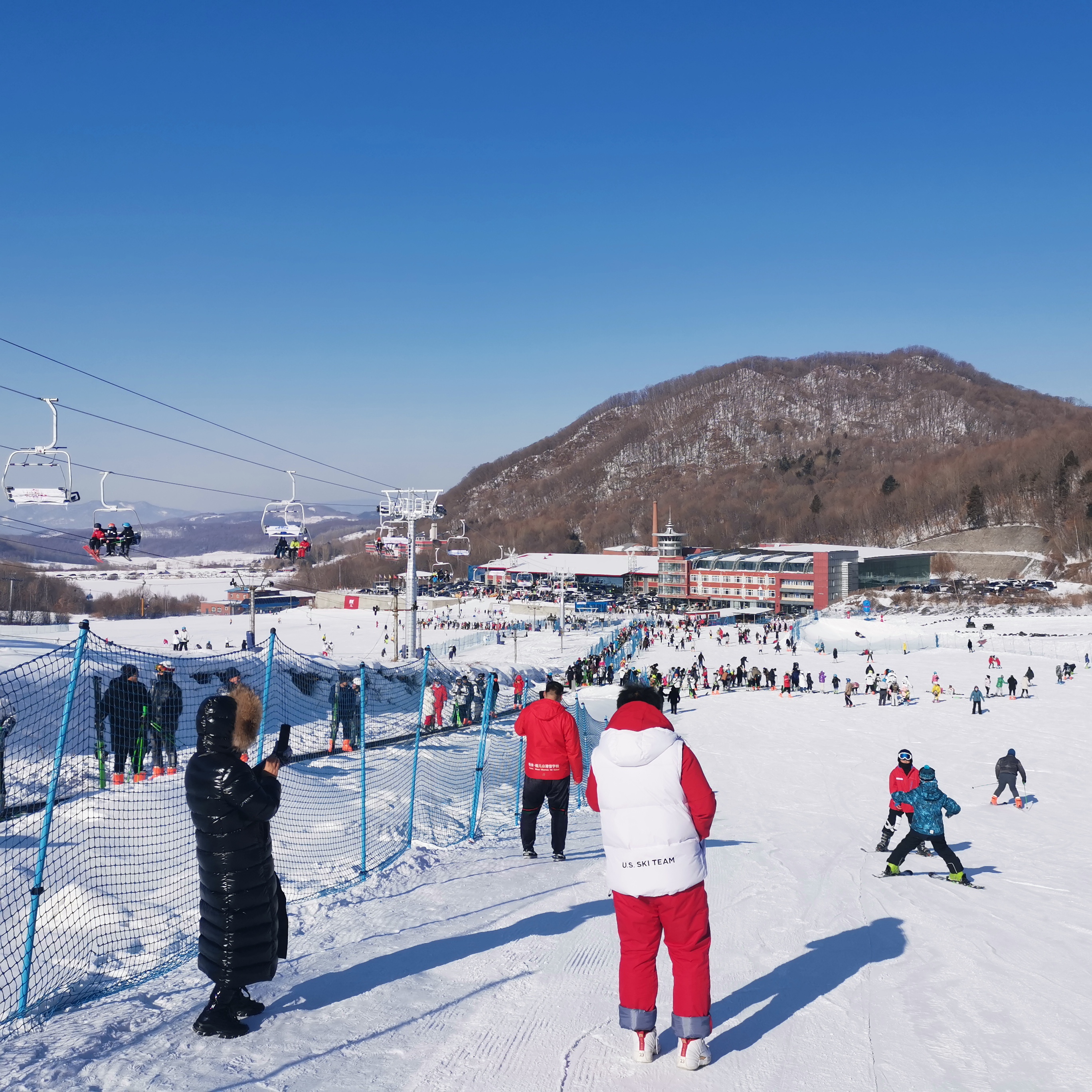 积极参与"北京冬奥运动员 冰雪大省这些景区要您来 免费玩""赏冰乐雪