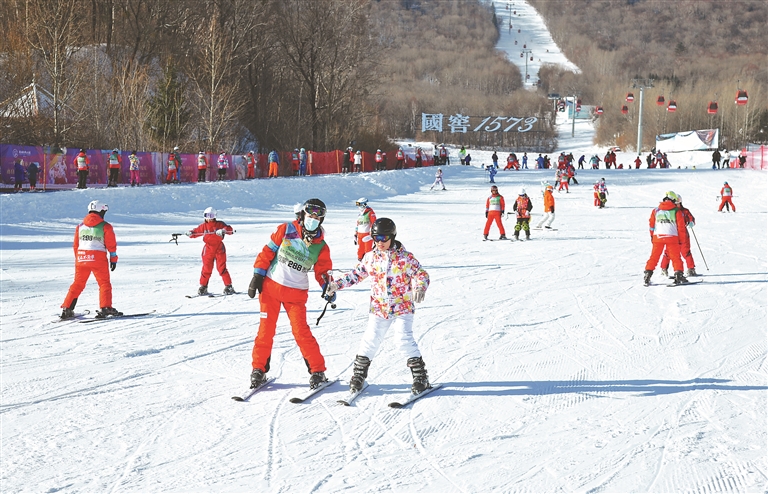 亚布力景区雪季游客首破100万