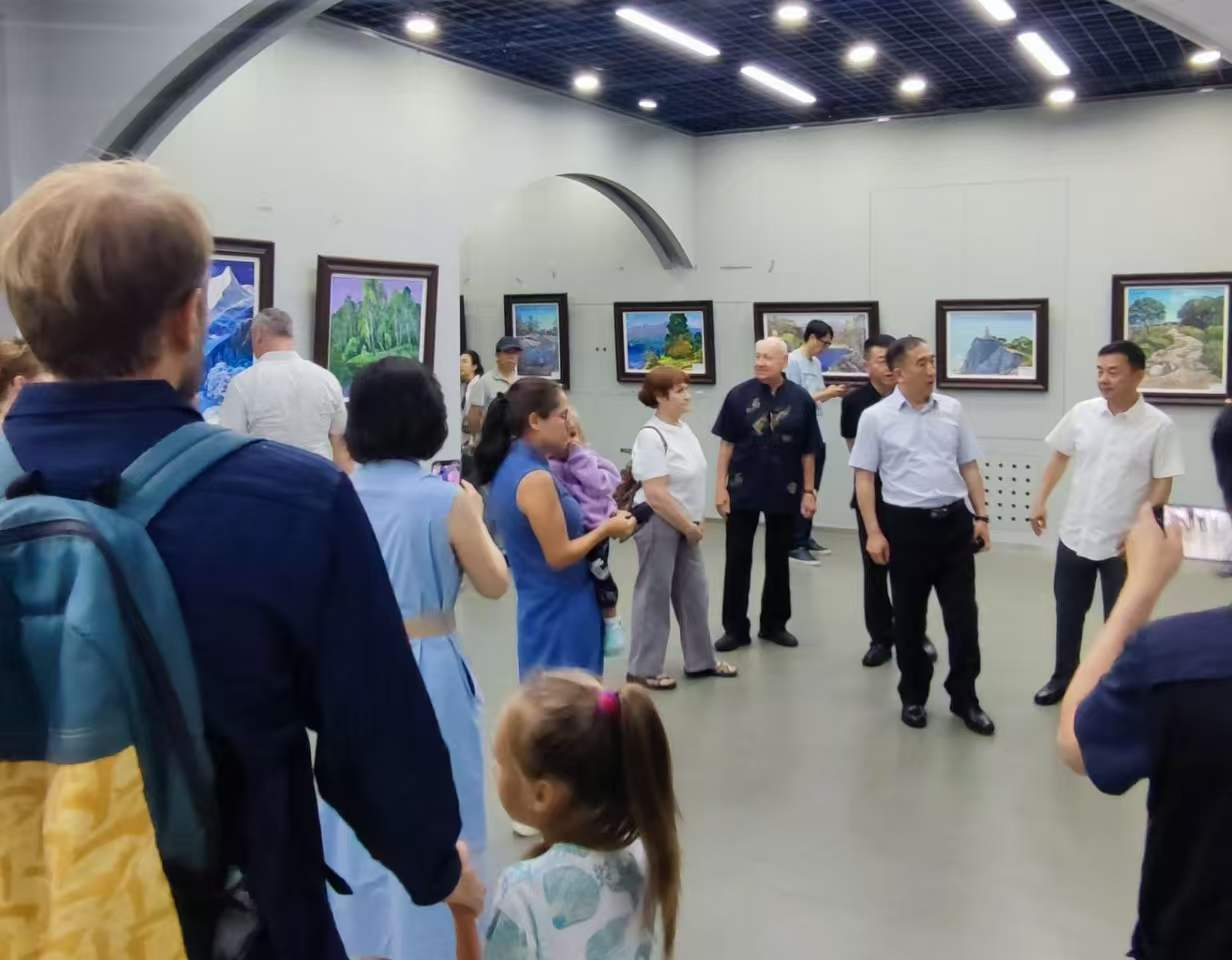 丹青架桥梁 艺韵融中俄——俄罗斯功勋画家油画展现场侧记
