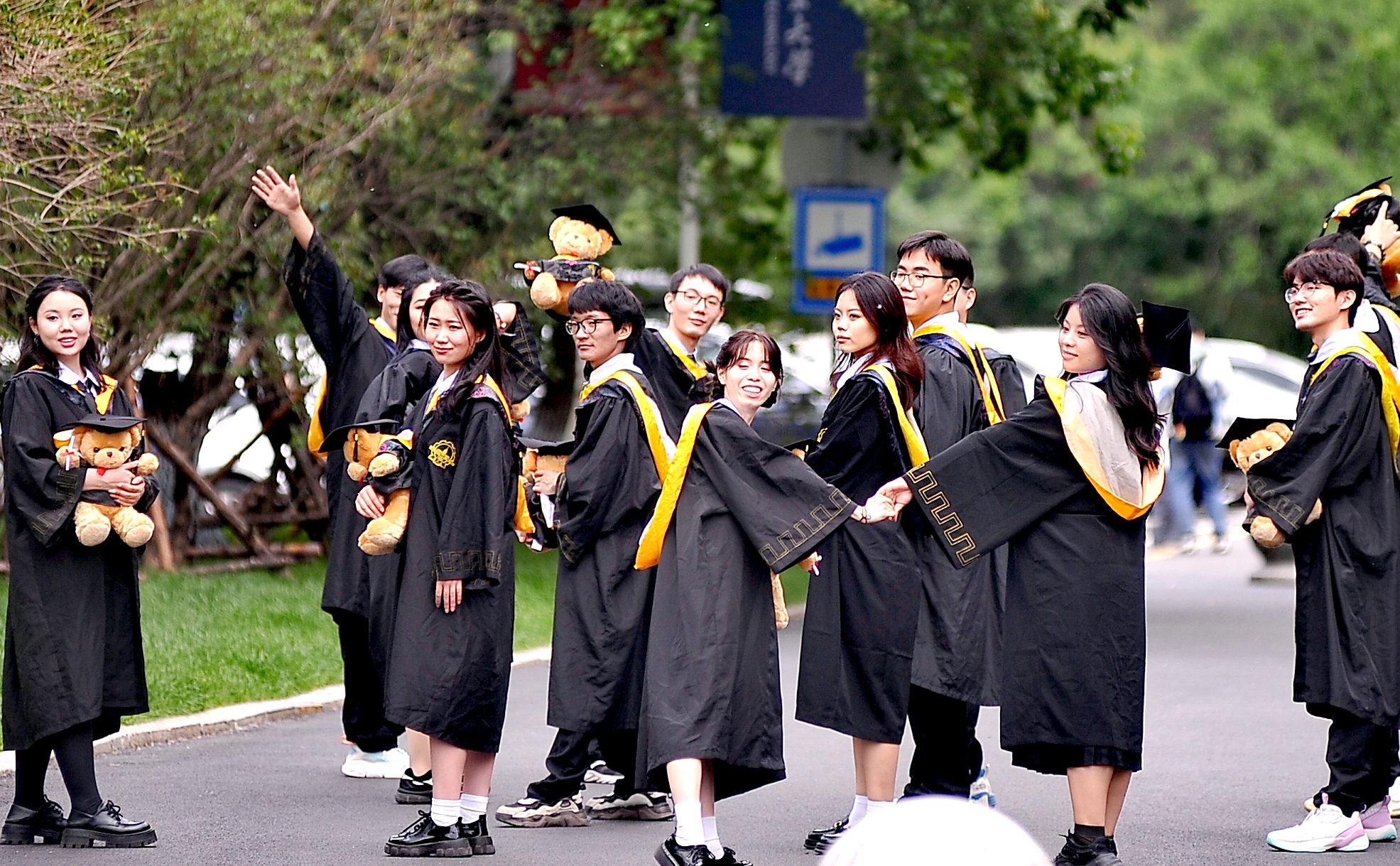 硕士学位服和博士学位服区别 775331_9ce1a8de-3b3b-42eb-8b2d-c9910af5c0b5.jpg